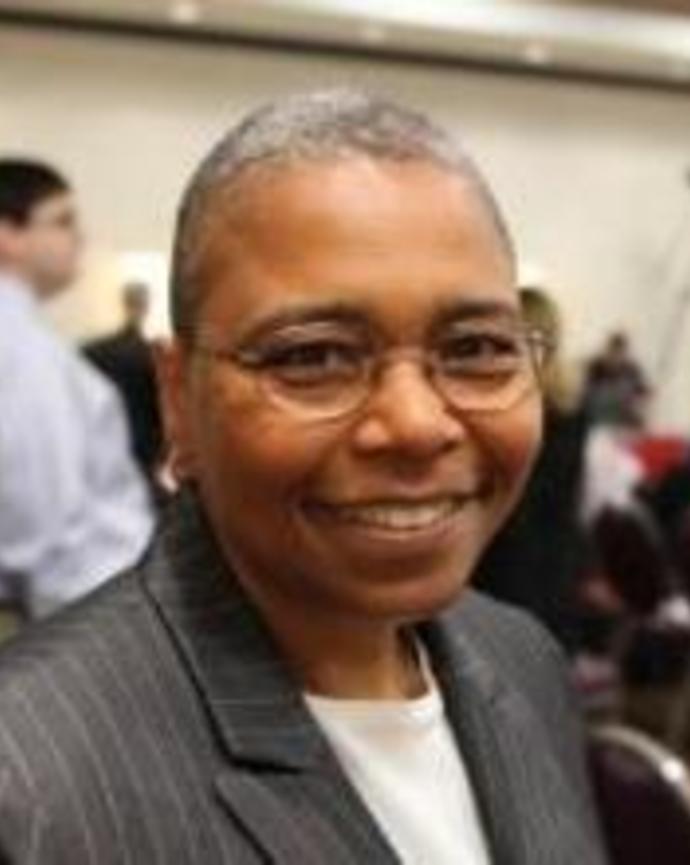 headshot of latanya sweeney